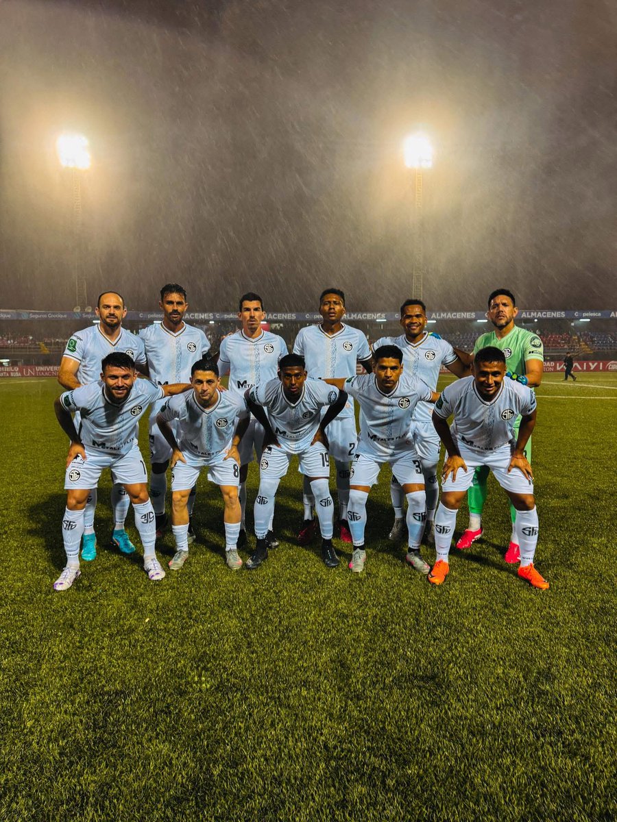 Sporting sigue sin ganar en el torneo y acaba de igualar a Guadalupe y San Carlos en la tabla acumulada por el descenso. 

No le digan a Carevic que se vienen varias finales porque las pierde ☠️