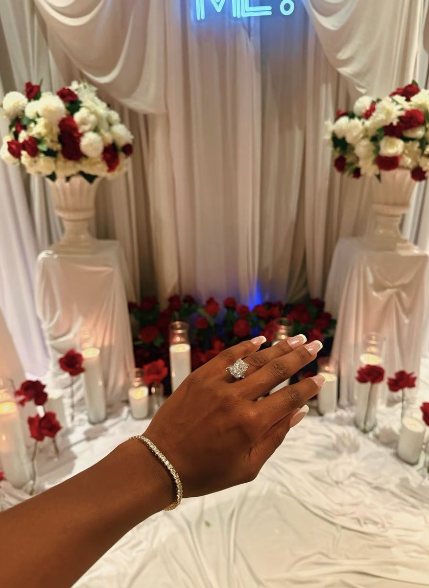 swirl_bwwm's tweet image. Our love story began on hinge. We matched, Elle asked Taylor what he was looking for, and we went on a date. Since the very beginning Taylor was intentional, consistent , and very attentive. We instantly knew that we had found our person ❤️
#proposal #lovehasnocolor #interracial