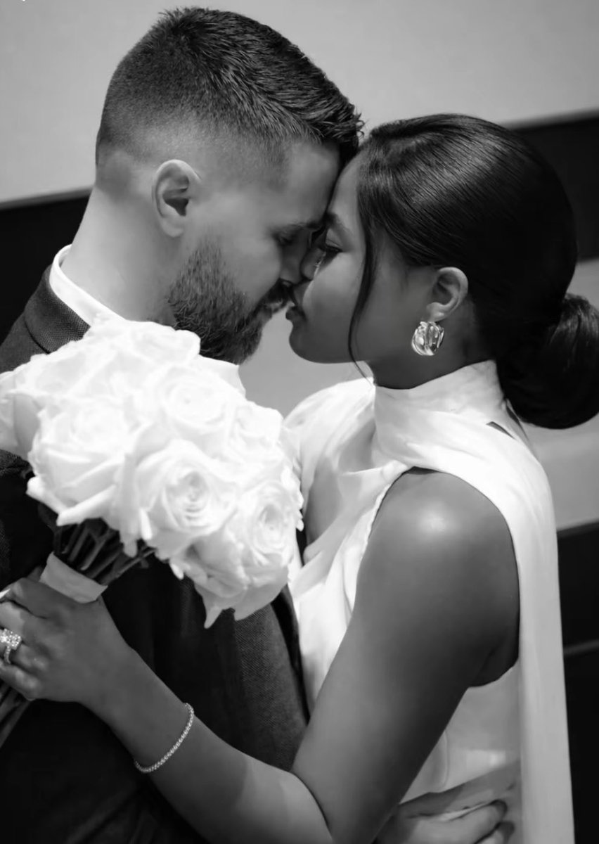 swirl_bwwm's tweet image. Our love story began on hinge. We matched, Elle asked Taylor what he was looking for, and we went on a date. Since the very beginning Taylor was intentional, consistent , and very attentive. We instantly knew that we had found our person ❤️
#proposal #lovehasnocolor #interracial