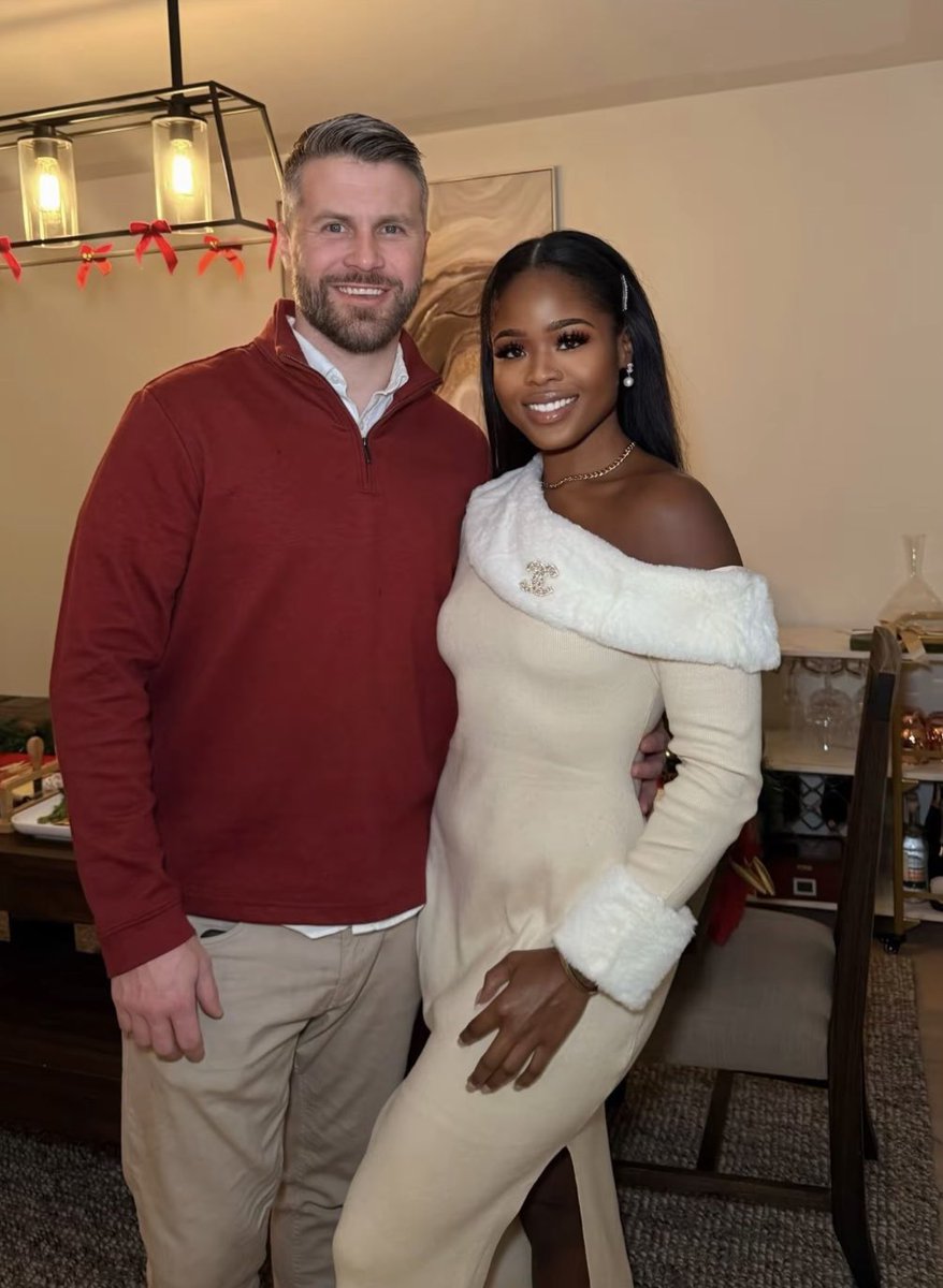 swirl_bwwm's tweet image. Our love story began on hinge. We matched, Elle asked Taylor what he was looking for, and we went on a date. Since the very beginning Taylor was intentional, consistent , and very attentive. We instantly knew that we had found our person ❤️
#proposal #lovehasnocolor #interracial