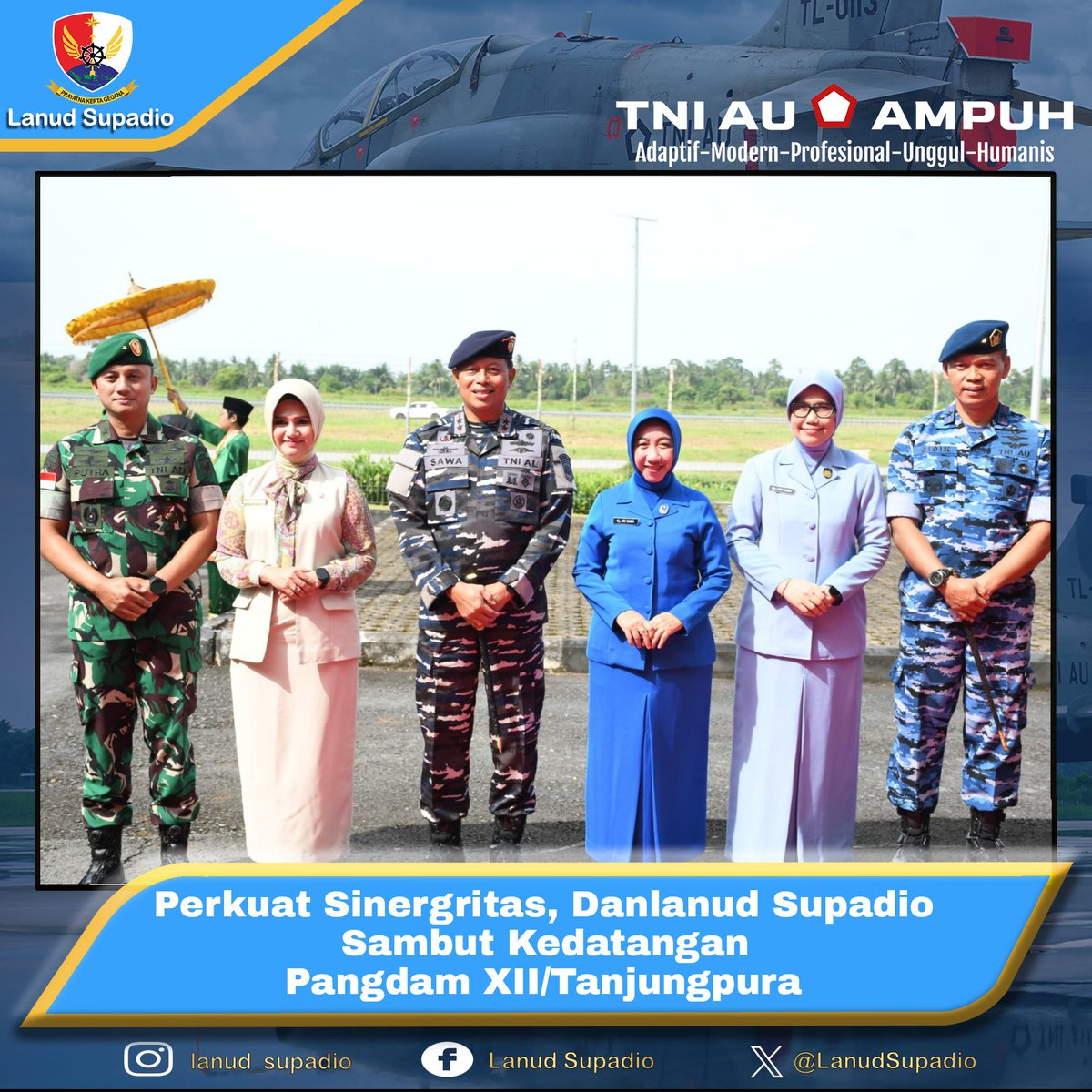 LanudSupadio's tweet photo. *Perkuat Sinergitas, Danlanud Supadio Sambut Kedatangan Pangdam XII/Tanjungpura*

Komandan Pangkalan TNI Angkatan Udara (Lanud) Supadio, Marsekal Pertama TNI Sidik Setiyono, S.E., M.Han., didampingi Ketua PIA Ardhya Garini Cabang 5/D.I Kodau I Lanud Supadio. https://t.co/JJPLnetiYp