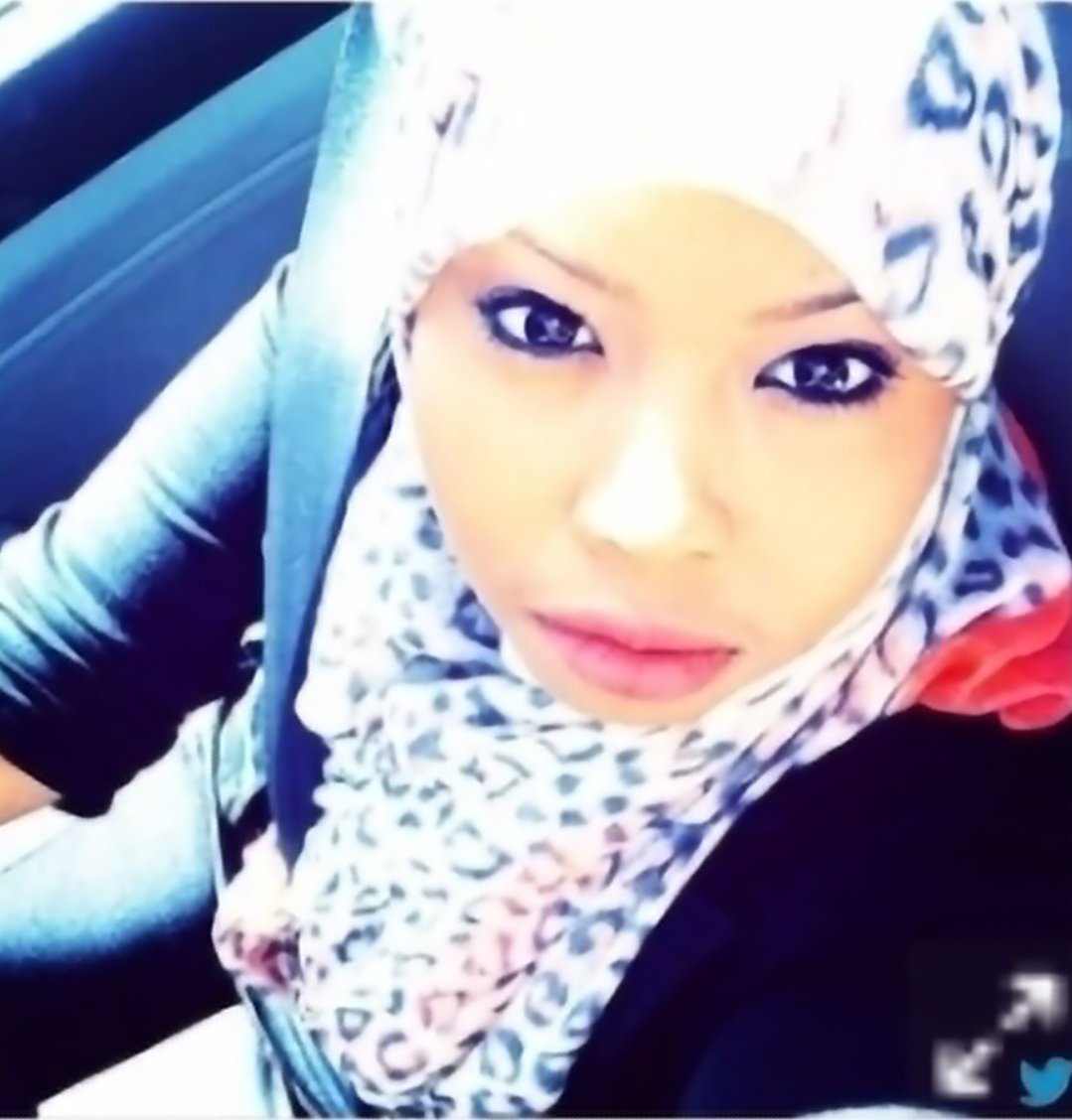 JLRINVESTIGATES's tweet photo. I believe the woman who stole @nicksortor's camera is NAJMA MOHAMED. Older sister of SUBEYDA MOHAMED who owns the getaway vehicle. Bring in the National Guard to Minneapolis. https://t.co/yFvJ8WlgPH