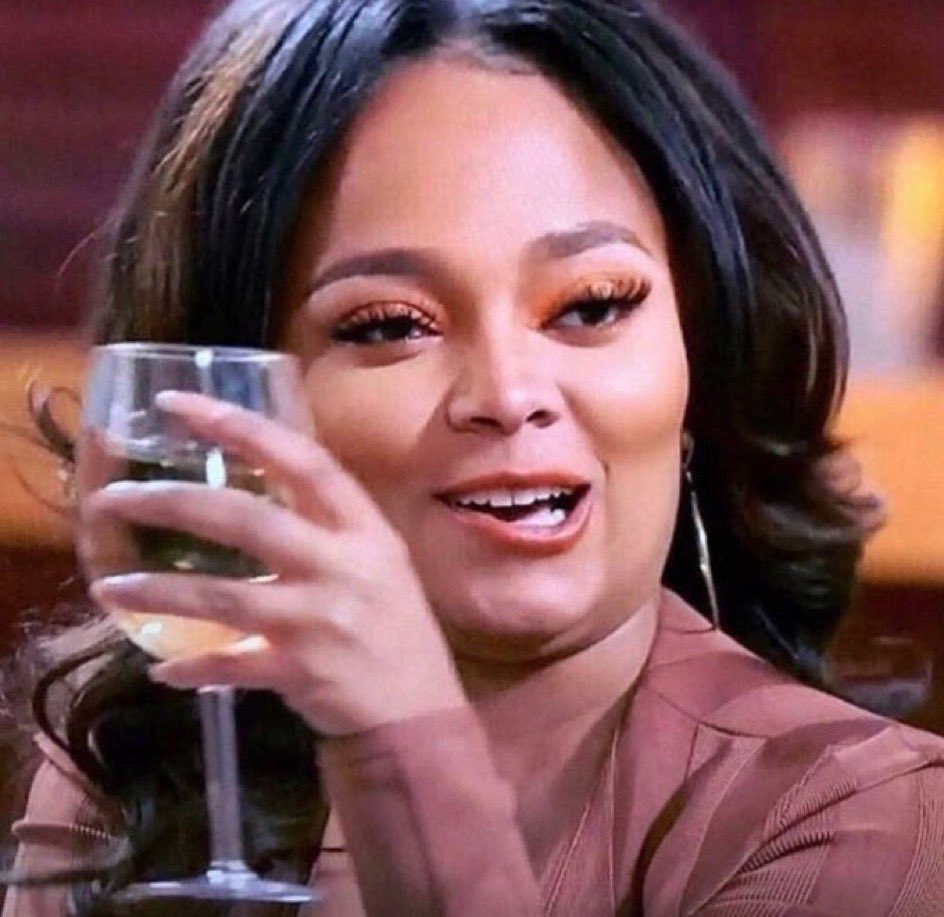 I hate that shots sneak up on me all at the same time. I be sober sober sober and then boom 💥