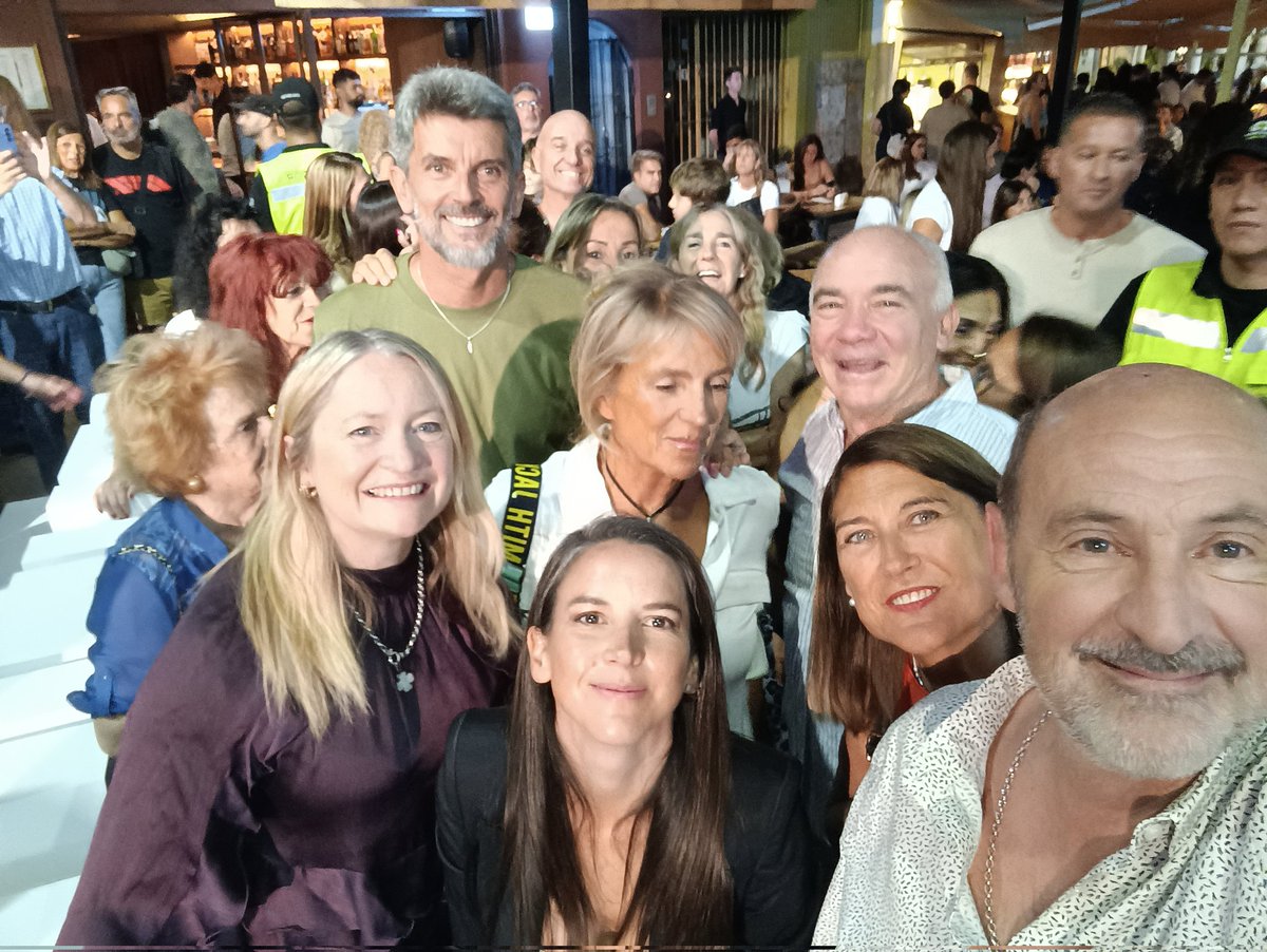 Parte del Gobierno de la Provincia acompañamos al Intendente para festejar hermosa obra en Calle Sarmiento! Mendoza siempre, un paso adelante !!!