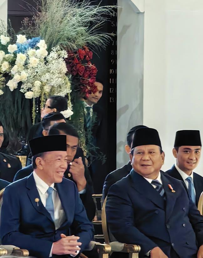 DedynurPalakka's tweet image. Dua tokoh ini adalah alasan mengapa Indonesia sebagai bangsa sampai saat ini tetap bisa kokoh dan bersemangat di tengah dunia yang penuh dengan polarisasi dan gonjang-ganjing.

Indonesia sebagai bangsa sadar betul bahwa apa pun dinamika politik yang sedang hangat tetap harus di…
