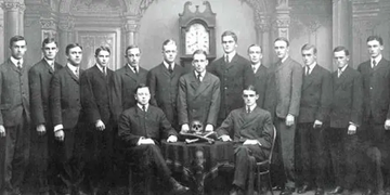 Vision4theBlind's tweet image. The NFL was founded by Freemason Walter Camp. He was also a member of Yale's Skull and Bones

adam.curry.com/art/1392851540…