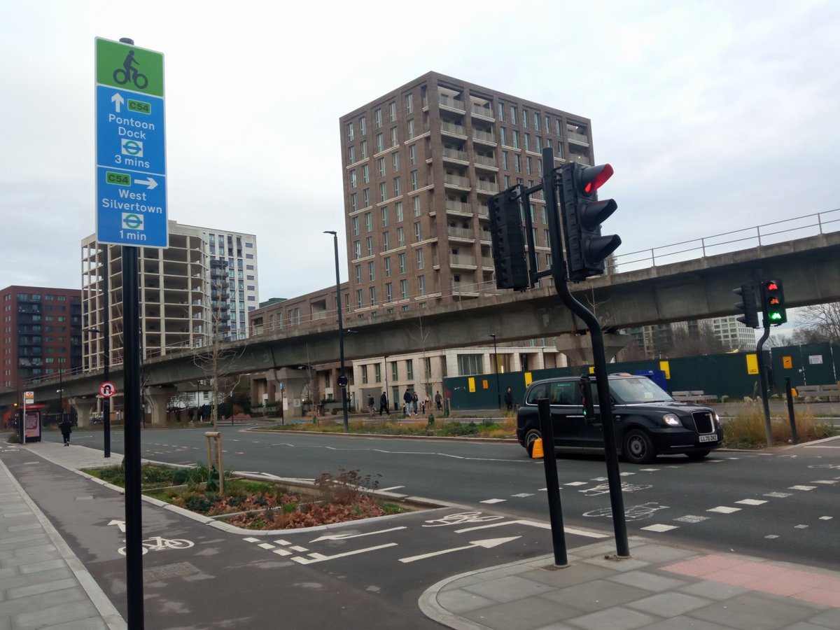 MacLondon tweet media