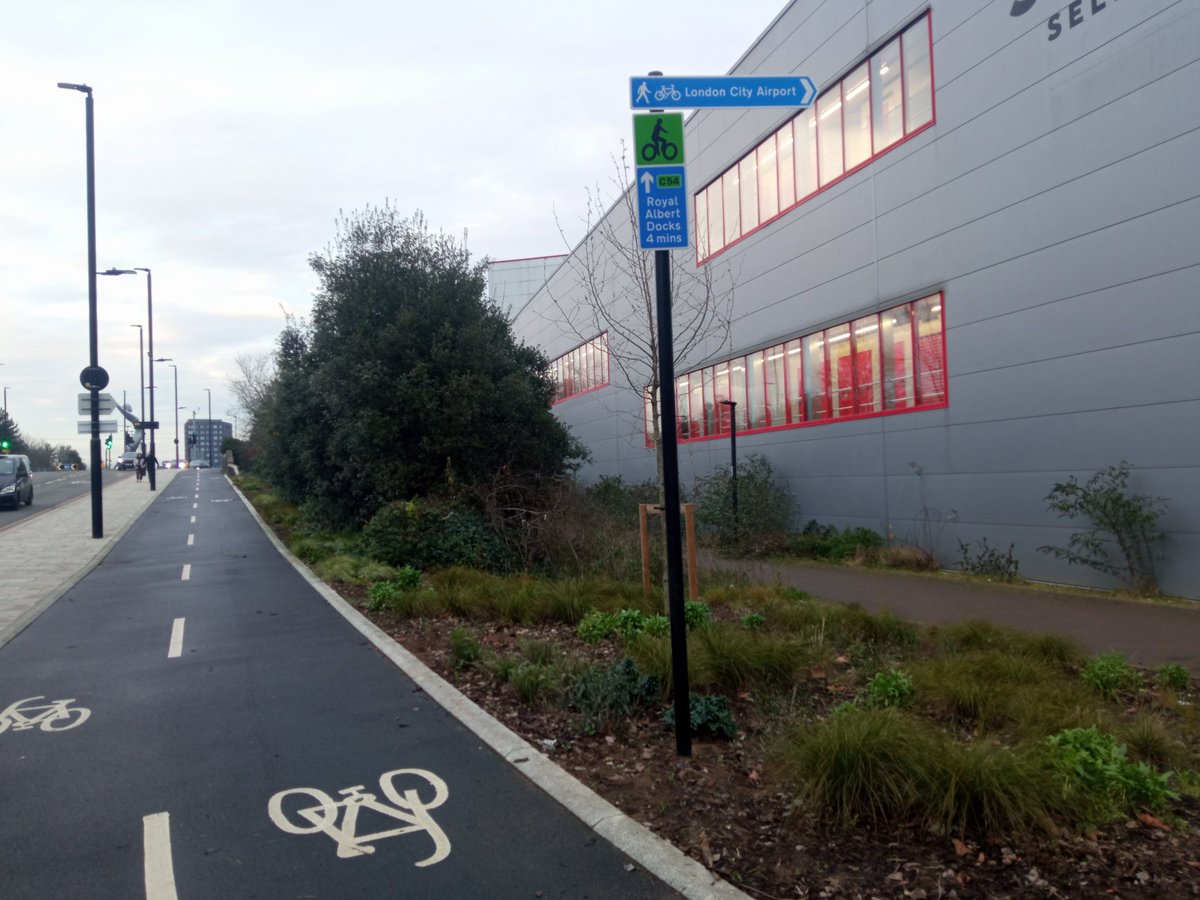 MacLondon tweet media