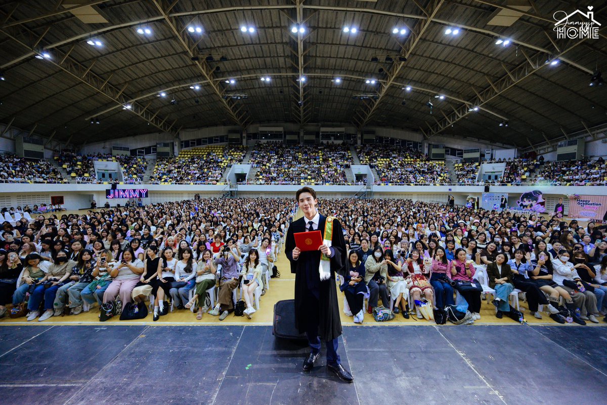 JimmyyjpHome's tweet image. ขอบคุณแฟนคลับทุกคนจากใจจริง ขอบคุณที่สละเวลาเดินทางมาเป็นส่วนหนึ่งในวันสำคัญของ “จิมมี่ จิตรพล“ มาร่วมแสดงความยินดีกับความสำเร็จอีกก้าวหนึ่งของจิมมี่ในวันนี้

ขอบคุณแฟนคลับทุกคนที่ร่วมใจกัน สนับสนุนในการจัดงานนี้ขึ้นมาในครั้งนี้…