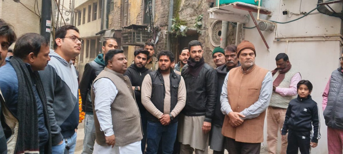 ImranHussaain's tweet photo. सीवर लाइन व पानी की लाइन डालने का उद्घाटन✨
📍 मॉडल बस्ती, बल्लीमारान विधानसभा
क्षेत्रवासियों को बेहतर बुनियादी सुविधाएँ देने की दिशा में एक और महत्वपूर्ण कदम।
स्वच्छता, स्वास्थ्य और सुविधा - हमारी प्राथमिकता।
#Ballimaran #ModelBasti
#SewerLine #WaterLine #BasicFacilities https://t.co/1GC6OUVsrV