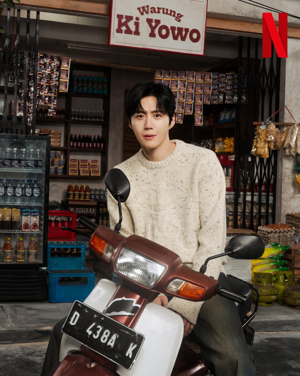 NetflixID's tweet image. MAU NARIK SETORAN ATAU NARIK PERHATIANKU??? 🫠🫠 Akhirnya Kakang Kim Seon-ho sampe juga di warung buat jemput Teteh Go Youn-jung 💖💖

📺: Can This Love Be Translated?