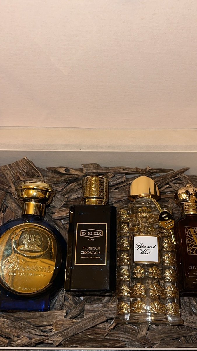 #رابطة_عشاق_العطور 

هذي الأربعة موب اختيار عشوائي

هذي 4 تحف فنية ذوق واحد يعرف وش يعني مخملية 

مخملية و ثقيلة ، و فنية… وتفاصيلها تخليك تشم وتبتسم وتقول يالله 😮‍💨💎