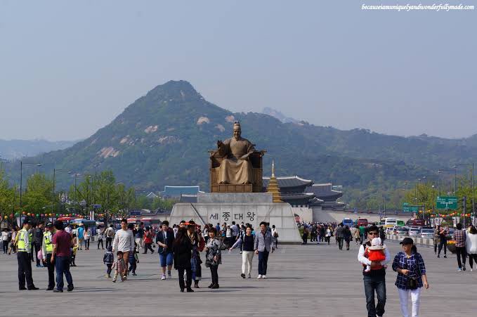 _BTSMoments_'s tweet image. [📰 𝐍𝐄𝐖𝐒] 

[Official] On January 19th, #BTS's agency Big Hit Music told Newsen regarding the rumors of BTS holding a free concert at Gwanghwamun Square, "We are currently discussing it, and an official announcement will be made once the location and schedule are finalized."…