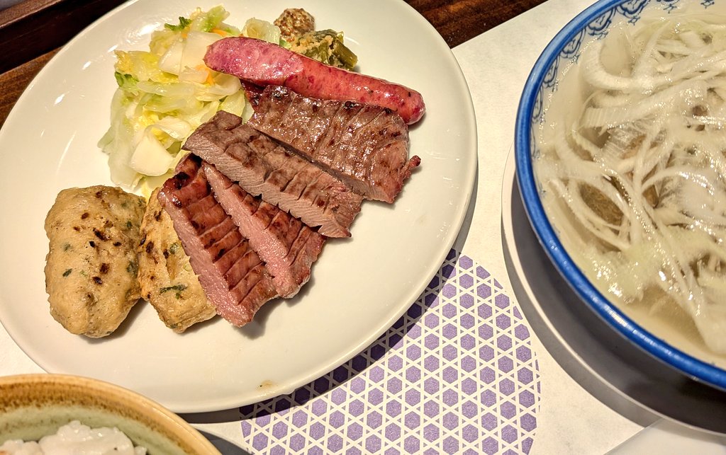 久しぶりに牛タン定食だッ！
牛タンつくねおいしい