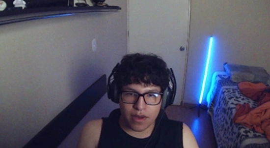 RPc1610's tweet photo. ACABO DE ENTRE AL STREAM DE ESTE MALDITO Y ESTA INSULTANDO A BTS MAXIMA DIFUSIÓN https://t.co/UGRs4GiuQo