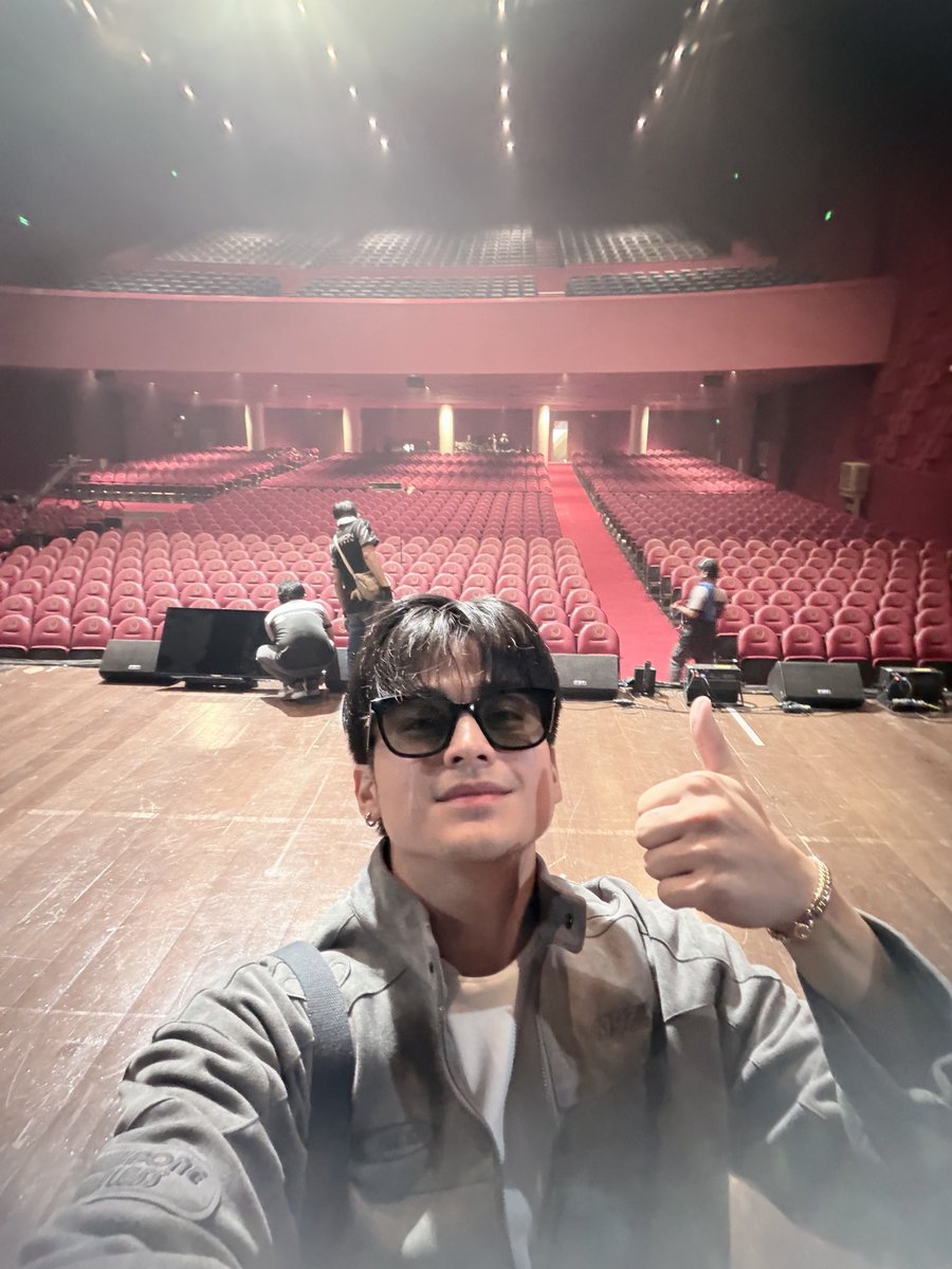 jawlineofwill's tweet image. GETTING READY               TO MAKE HISTORY