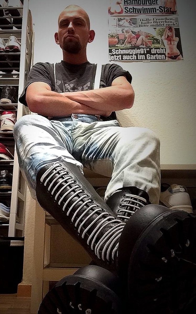Slave31201302's tweet photo. Big boots for big actions. https://t.co/SVae3YtxQh