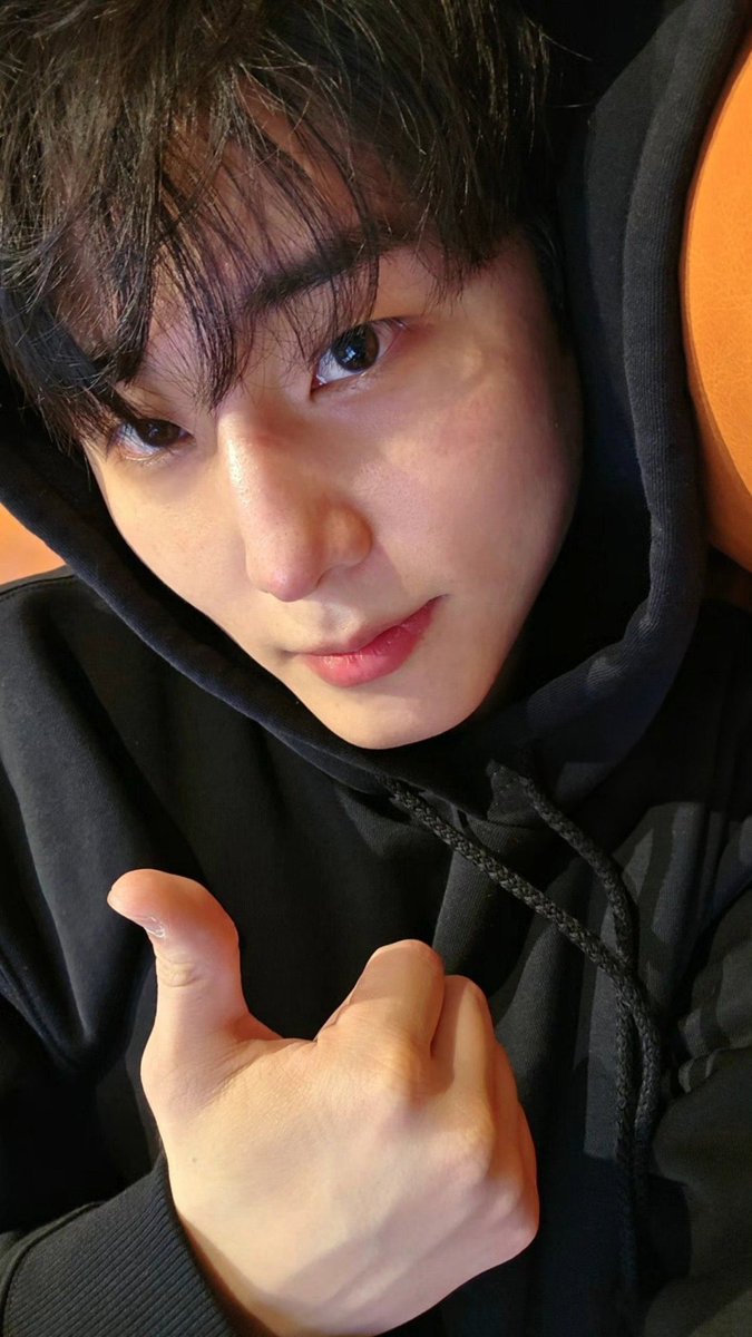 ___youngk's tweet image. Good morning sunshine. 😉