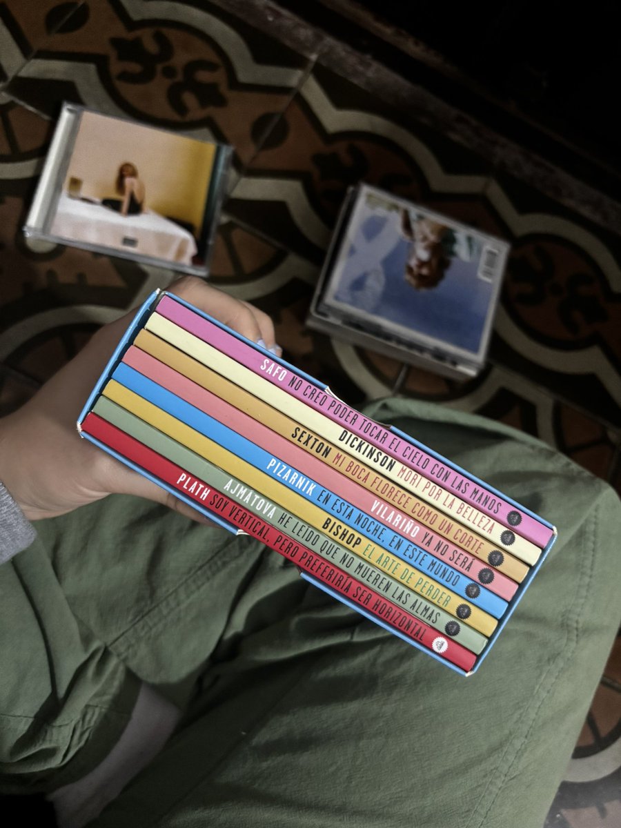 revisando cosas me encontré con esto y es algo que efectivamente todas las chicas que aman la poesía deberían tener