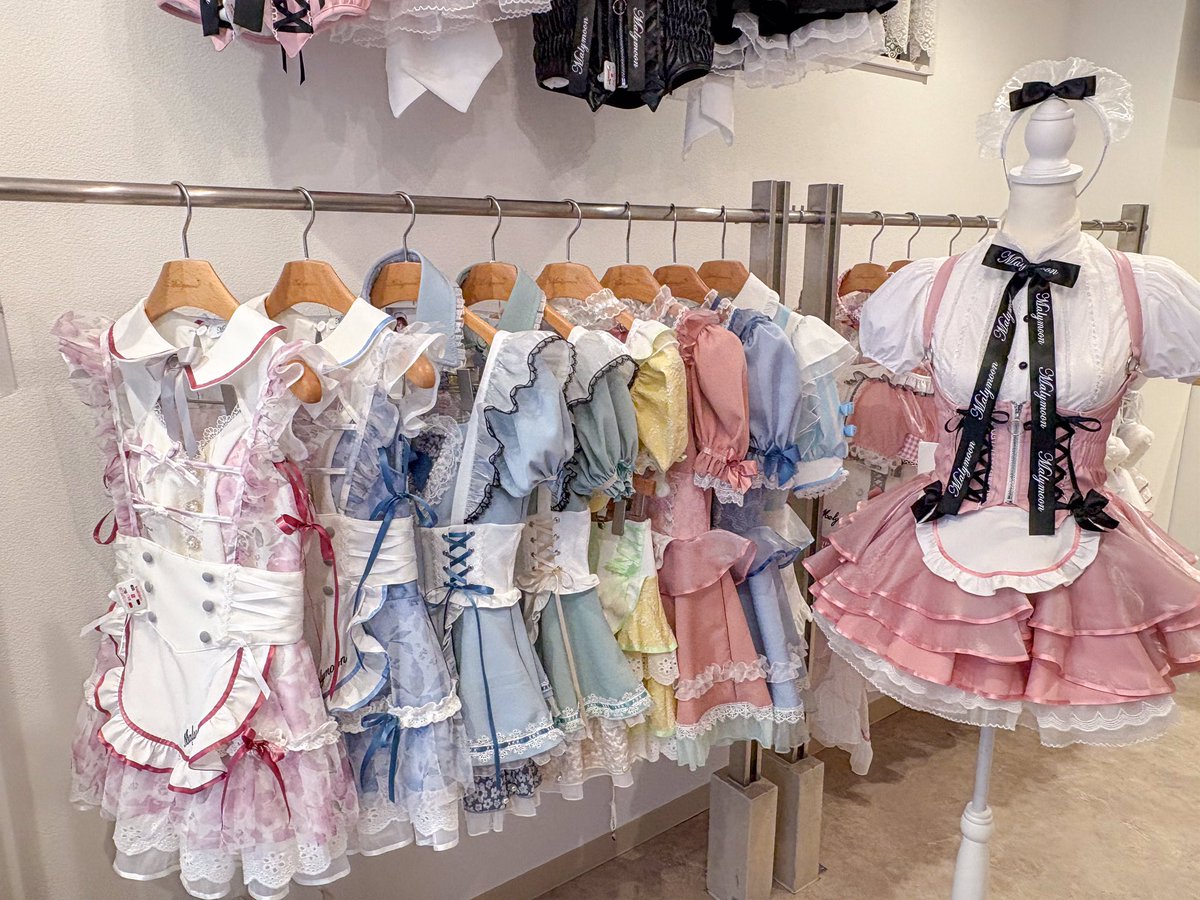こんにちは🫧Malymoon秋葉原店です🎀 13th記念メイド服のご紹介