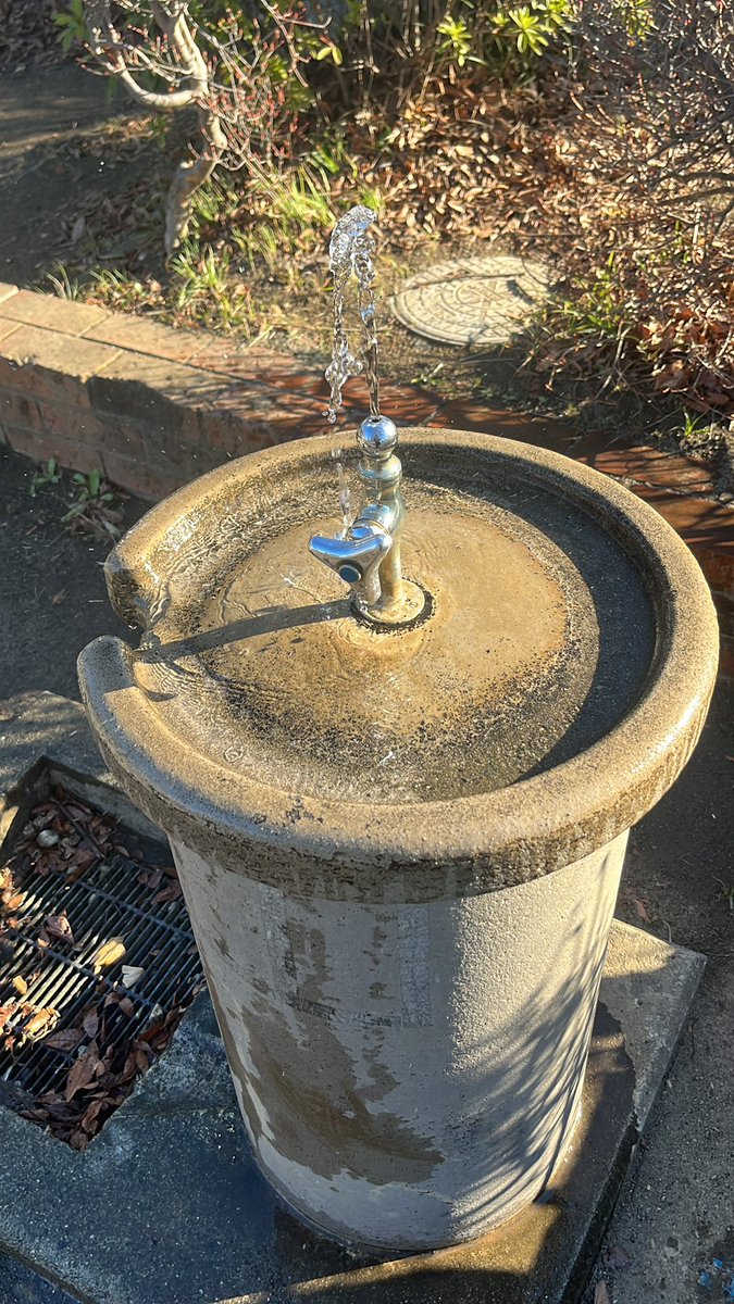 fehevo's tweet image. なにこれ
凍結防止とかで出しっぱなしにしてるとか？