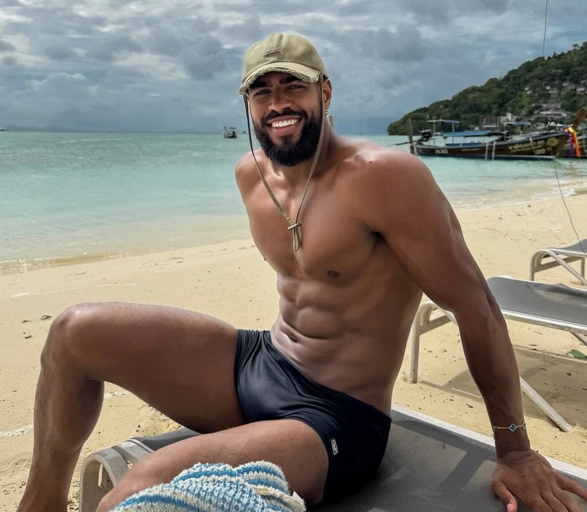 faahlso's tweet image. vocês trocaram isso aqui por aquele agroboy sem graça to inconformado ainda