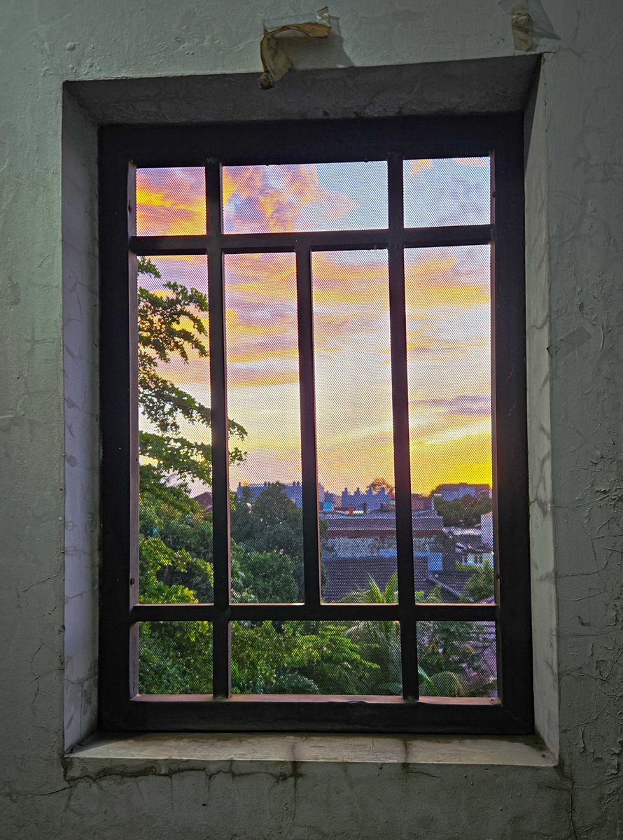 fazri91's tweet image. Keindahan pagi di balik teralis besi.

📱: #withGalaxy @samsungID #GalaxyS23 
      @Snapdragon 8 Gen 2 for Galaxy

#ShotOnSnapdragon #SnapdragonInsiders #SamsungMembers #SMID