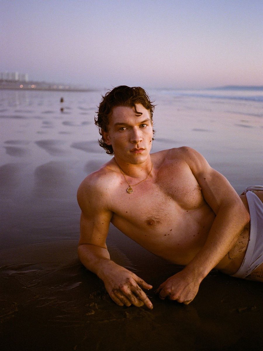 rozanovgalaxy's tweet image. How you not see the vision???? HOW???