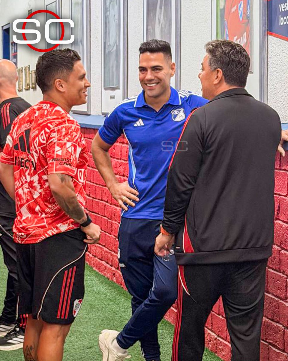 sudanalytics_'s tweet image. Quintero, Falcao y Gallardo.

Qué foto.