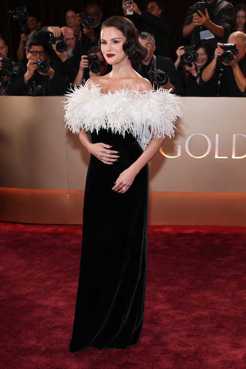 fashionspotterr's tweet image. Selena Gomez at the #GoldenGlobes