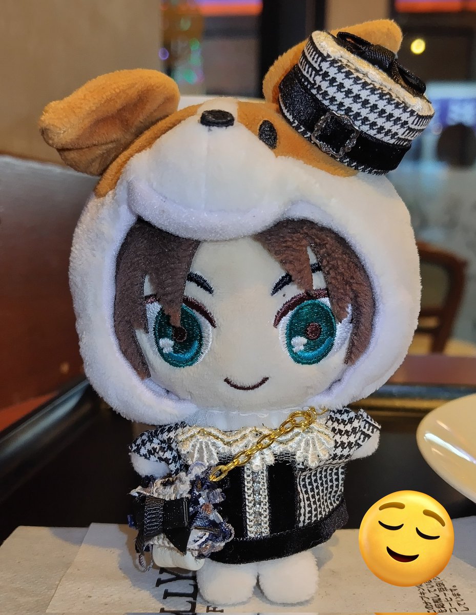 蕁麻疹の状態を先生にお見せする為撮っておいた写真をスマホで開いたのだけど、スライド方向間違えて、このわんこをお見せしてしまった…😂
スルーしてもらえて幸い…。

なお、薬が効いて来たようで、炎症治まって来たのと、痒みがマシになって昨夜はちゃんと眠れた😭