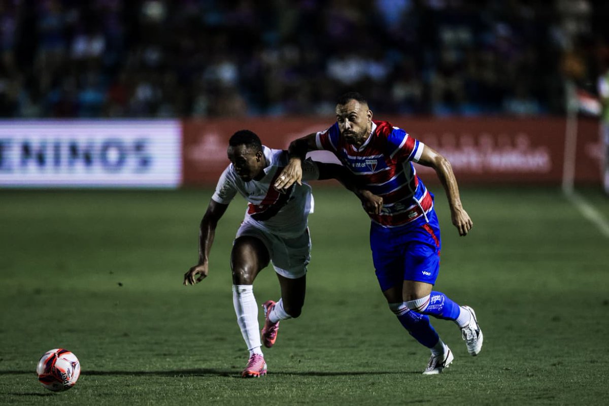 Vitória através da Fé: Sete vezes caí, sete vezes erguido por Deus, image size:1200x800