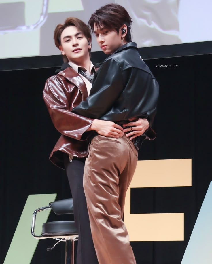 jdjaidee_'s tweet image. Cuando escucho que dicen DunkJoong, pero existe esta foto que explica todo lo contrario...