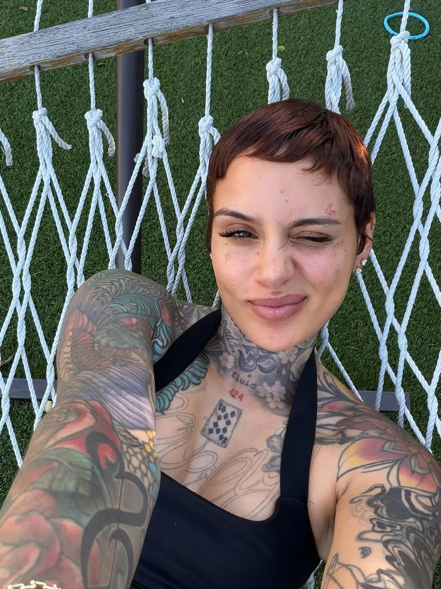 wavecheckers's tweet image. Kehlani enjoying the start to her new year 💐🪐