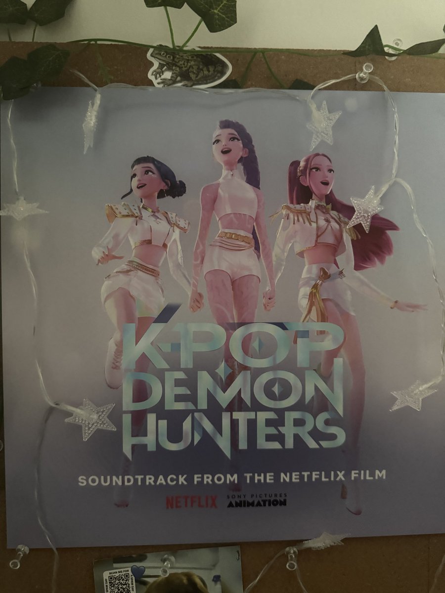 ToothlessPJ's tweet image. I could go to the golden globes to hopefully get Rei to sign it but idk if I’ll be able to