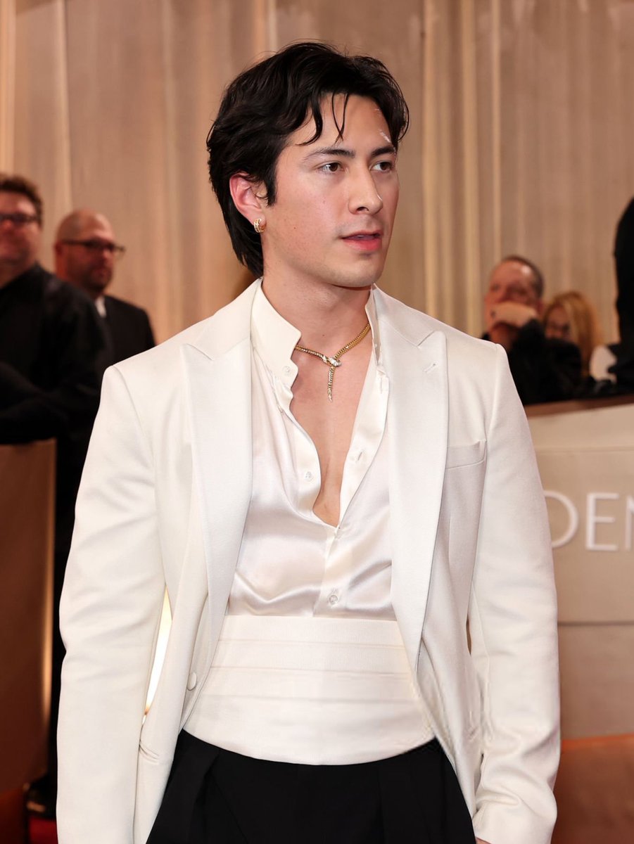 Lbaini's tweet image. Las figuras de este año. Tanto que están invitados a presentar aunque Heated Rivalry no puede ser elegida para ninguna nominación. 

(Error garrafal el pelo en Connor)
#GoldenGlobes