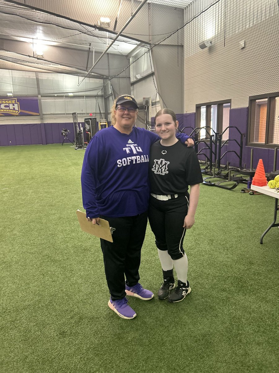ac_softball8's tweet photo. Thank you Coach Penner for hosting the pitching camp today. I had a great time and learned a lot. I will take everything you said to heart and continue working. Thank you @lizzyplunkett77 for catching me.
#athleticsmercado #levelupsports
@AMLazenby29_30 @TTU_Softball https://t.co/xozSFpilCg