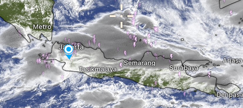 Pulau Jawa, Madura dan Bali pagi ini. Banyak gambar petir di utara dan sisi barat Pulau Jawa 

Source: weather Apps Windy.
