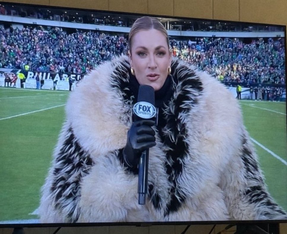 WarPath2pt0's tweet image. "Now down to the sideline with Cruella deVil"