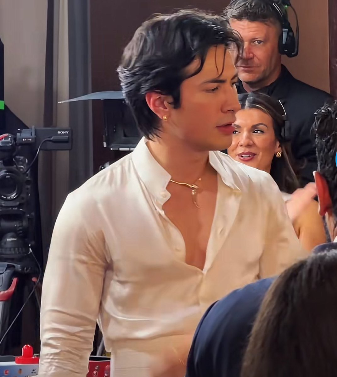 thatsoburcu's tweet image. the jacket came off 🙂‍↕️🙂‍↕️