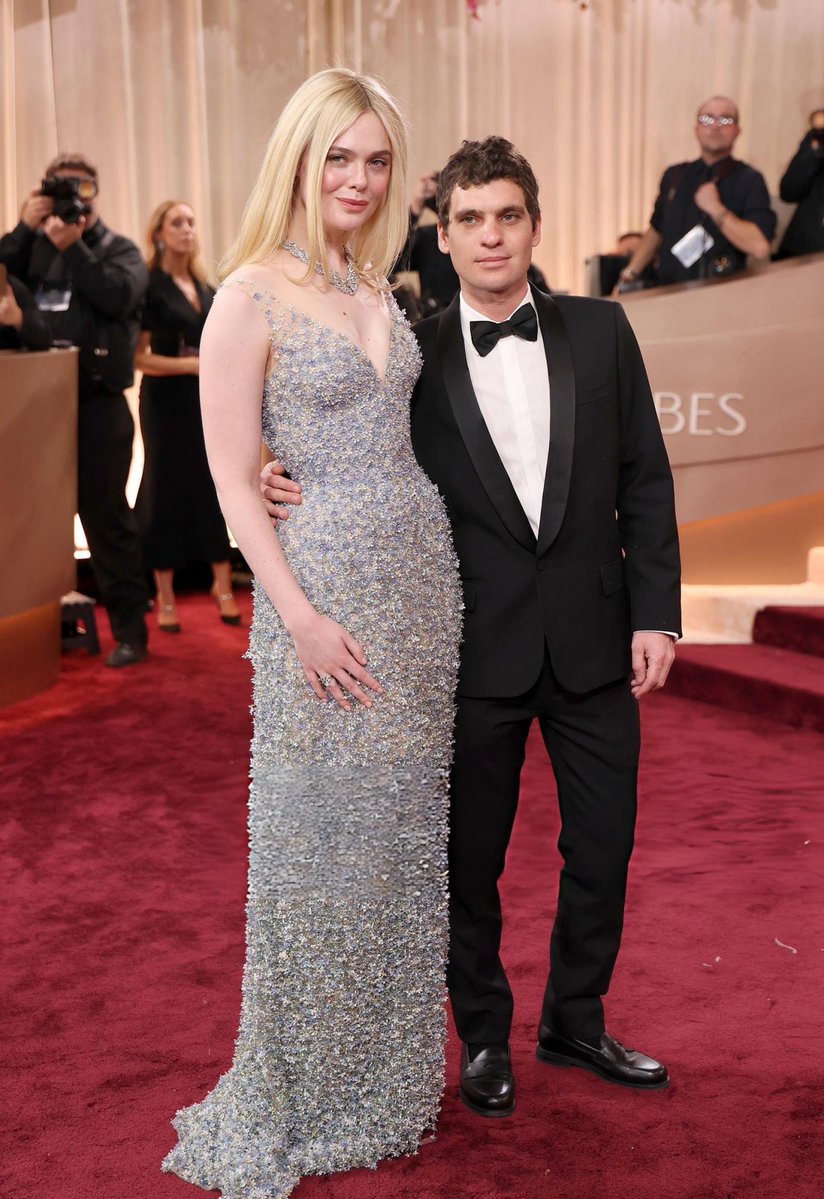 efanningmedia's tweet image. She's everything and he's just there.