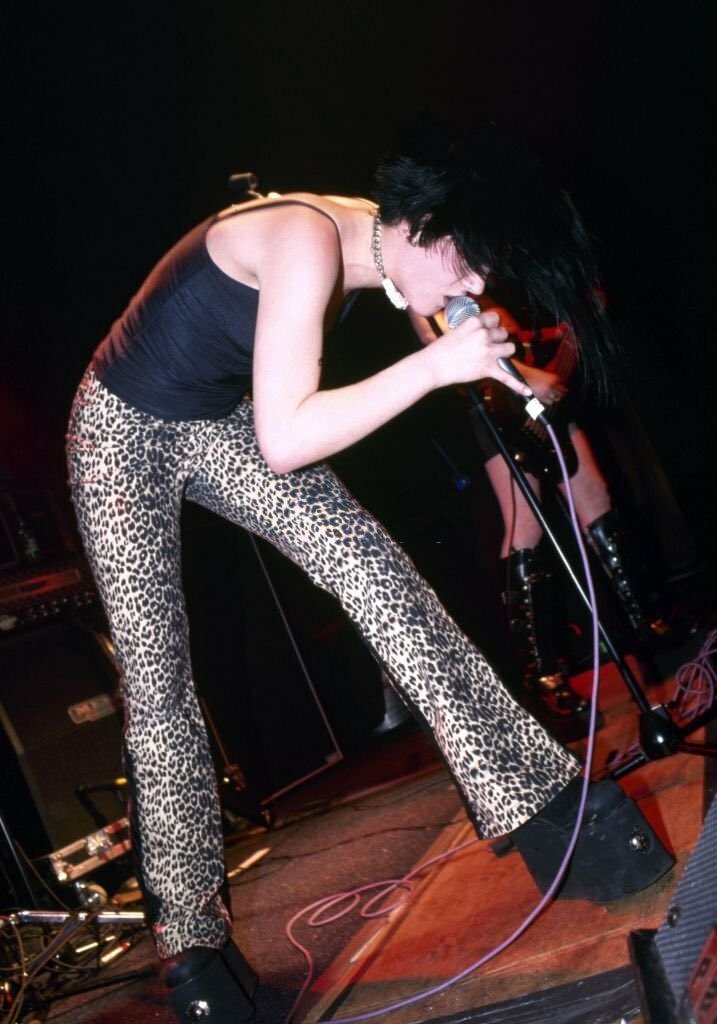 bab0oshk44's tweet photo. Kittie opening for Slipknot, January 2000. https://t.co/zgD5ynVTQQ