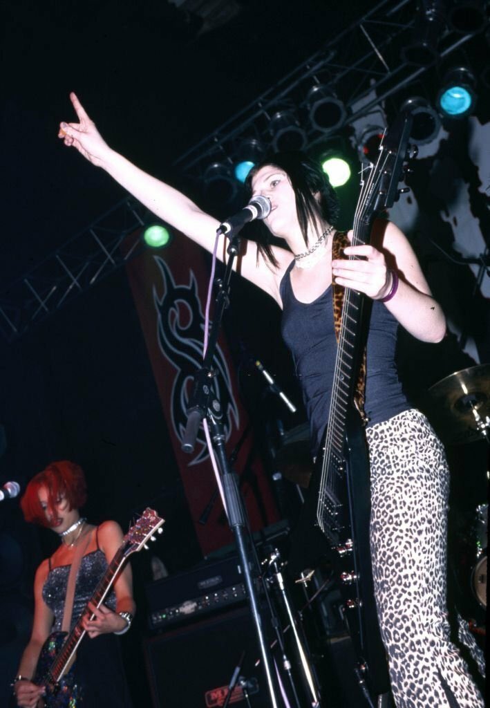 bab0oshk44's tweet photo. Kittie opening for Slipknot, January 2000. https://t.co/zgD5ynVTQQ