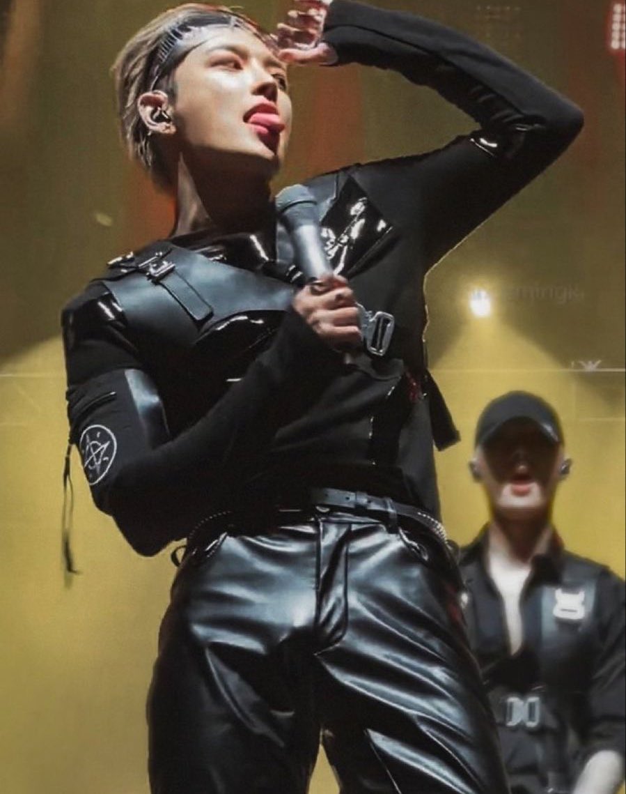 topazfanatic's tweet image. i’m on my knees