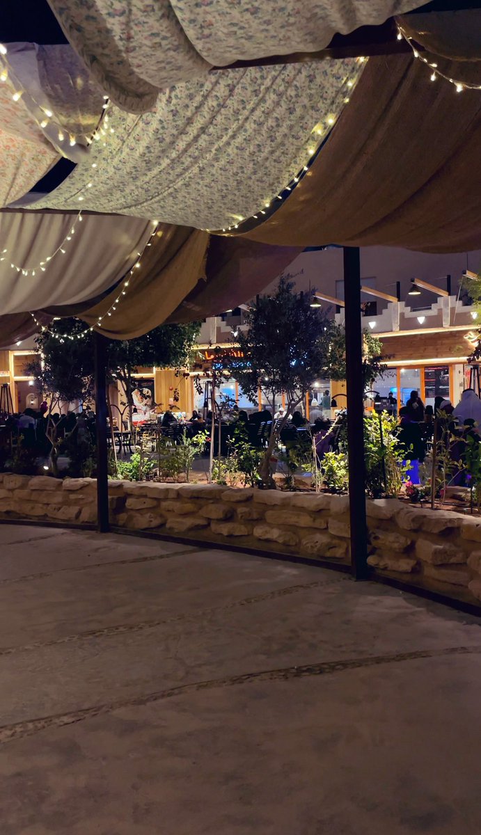 يقول ناصر الوبير : 

للحين انا عايش على اول شعور
ما ودي اترك هالشعور ا للي بقى

أبعترف .. ماقدر اجي ثاني حضور
أخاف مايطلع مثل ( اول لقى ) !!

#بوح_آخر_الليل ✨🍃
#بوح_الخاطر 
#فضفضة_مشاعر