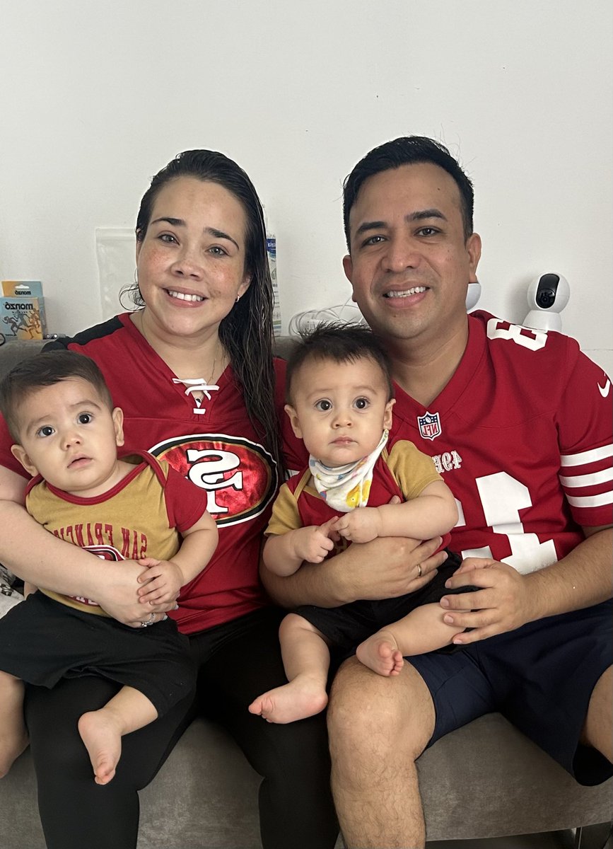 tefoni's tweet photo. #NFLEnTelevisa https://t.co/GtuRY2dI4i