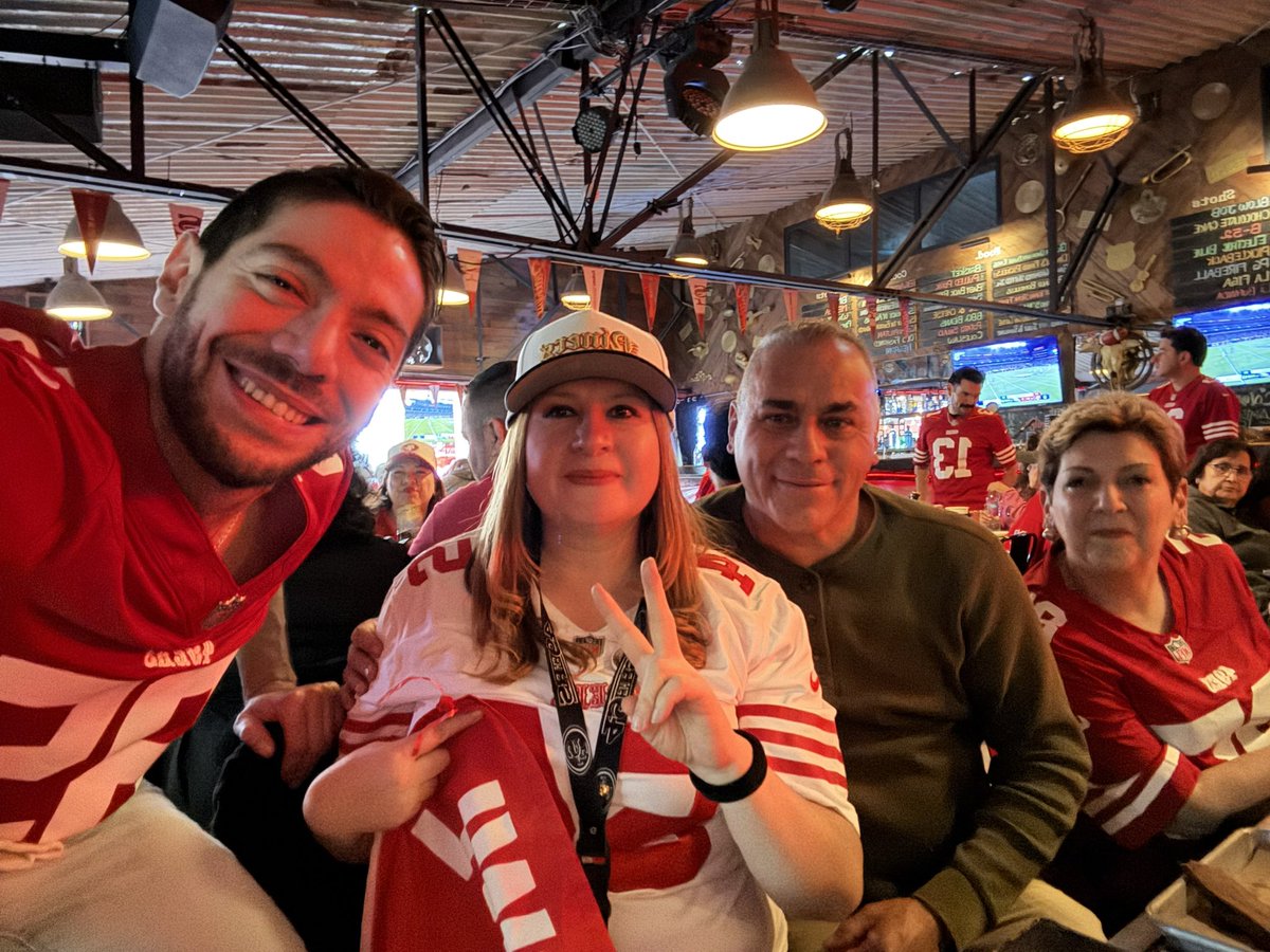 Desde el club de los <a href="/49ers/">San Francisco 49ers</a> en México!

#foximpactonfl