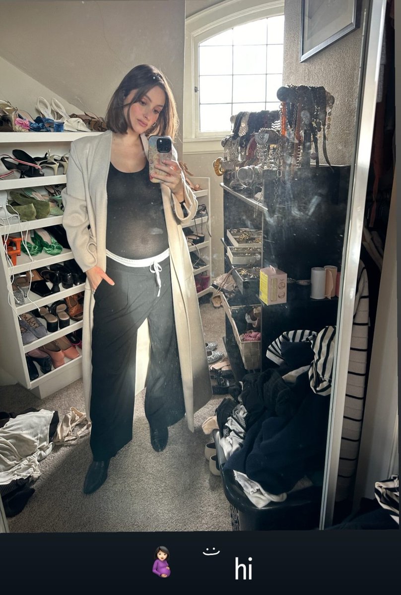 Mamãe do ano! BANKS aparece exibindo sua barriga em story recente. 💖