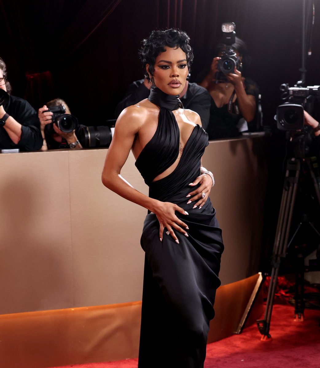 bigIttIeIies's tweet image. WHAT THE HELLLLL