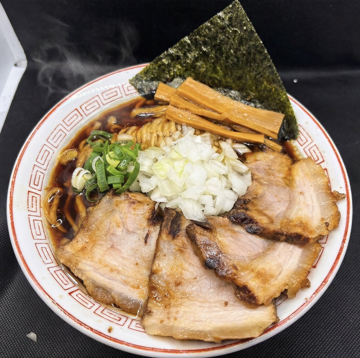 1月12日(月)お昼も夜も通常通り営業します‼️ 順番待ちボード設置完了